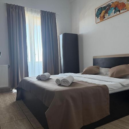 אפורי סוד Hotel Cosmos מראה חיצוני תמונה