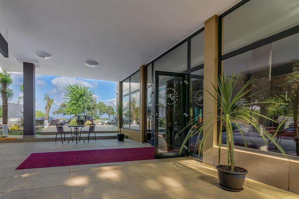 אפורי סוד Hotel Cosmos מראה חיצוני תמונה