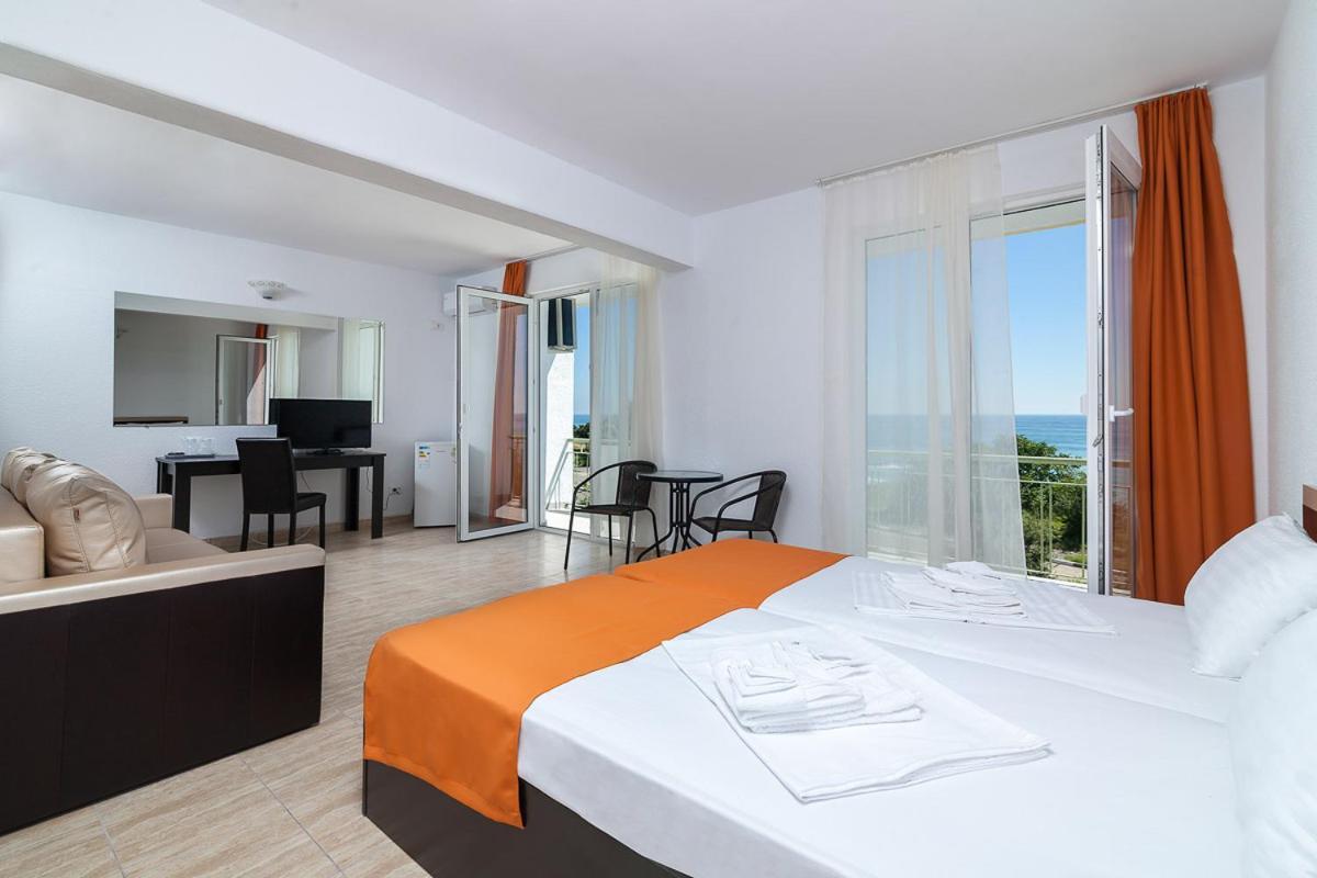 אפורי סוד Hotel Cosmos מראה חיצוני תמונה
