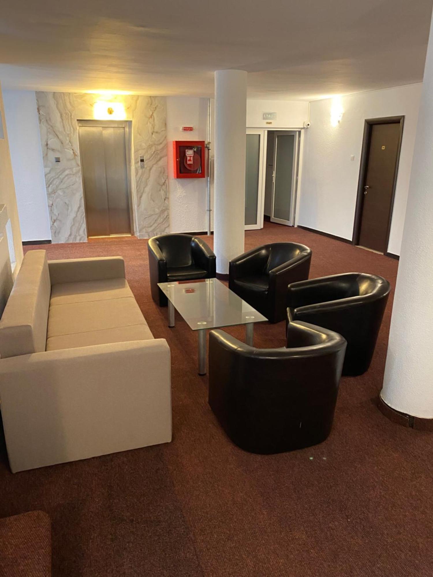 אפורי סוד Hotel Cosmos מראה חיצוני תמונה