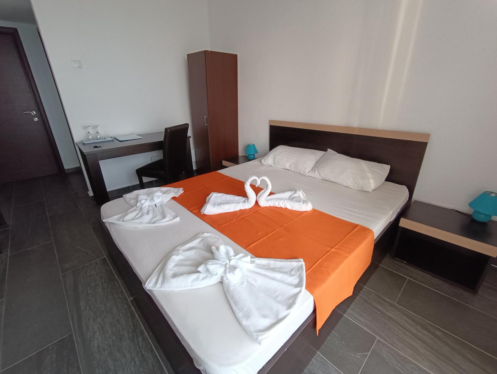 אפורי סוד Hotel Cosmos מראה חיצוני תמונה