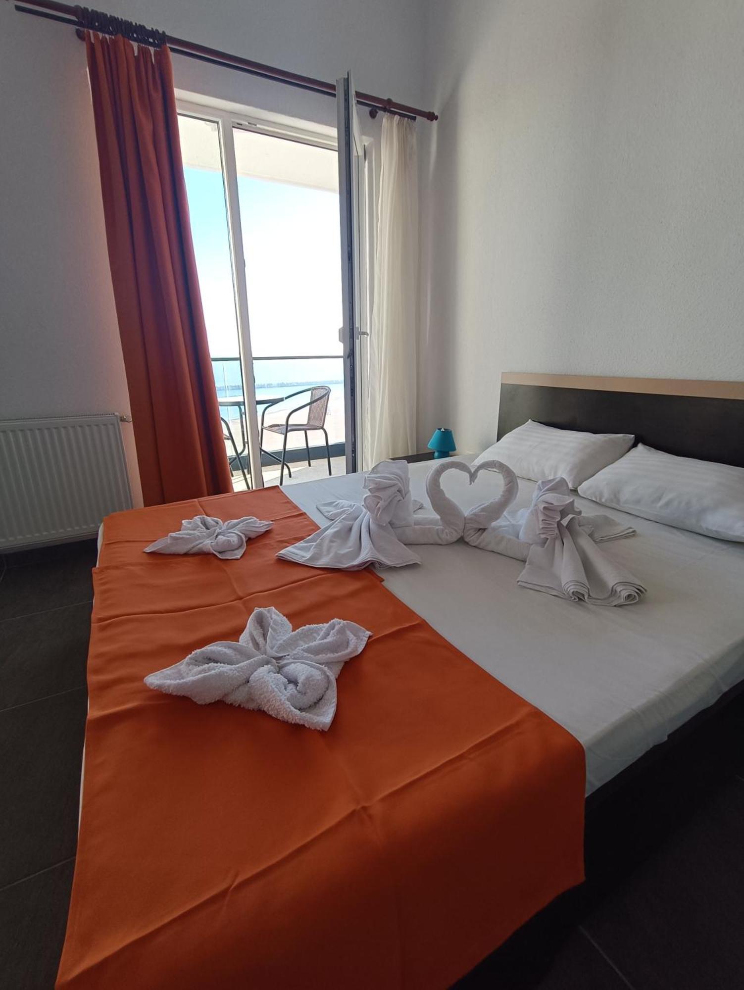 אפורי סוד Hotel Cosmos מראה חיצוני תמונה