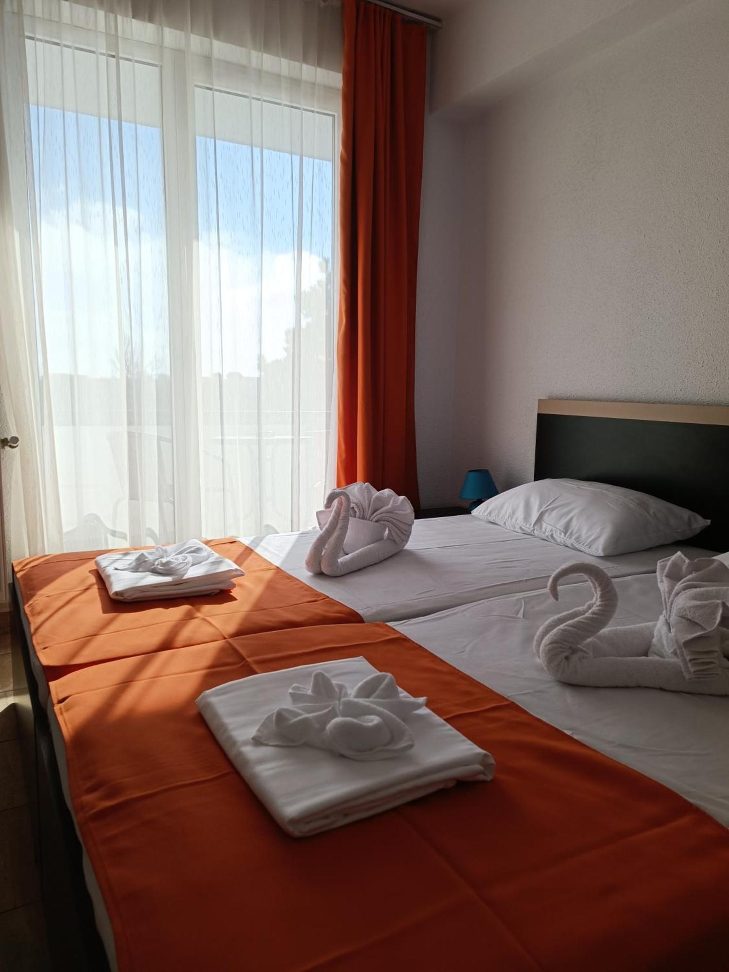 אפורי סוד Hotel Cosmos מראה חיצוני תמונה