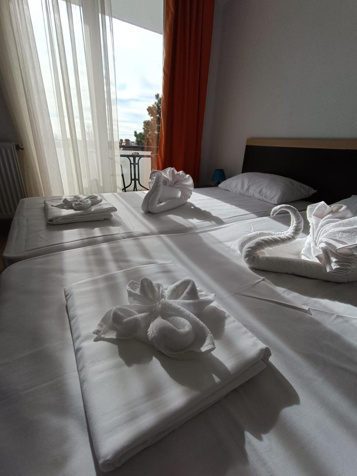 אפורי סוד Hotel Cosmos מראה חיצוני תמונה