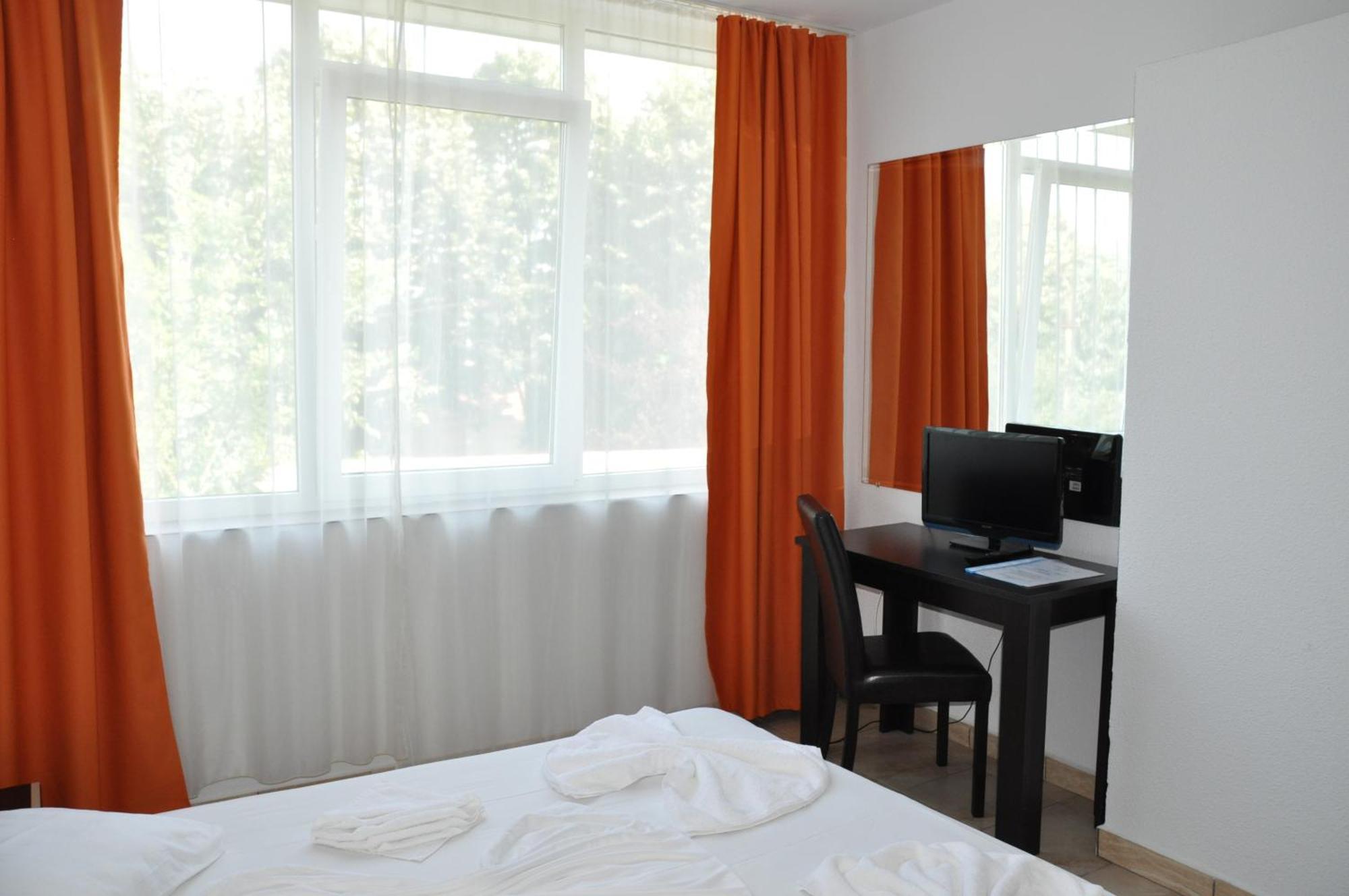 אפורי סוד Hotel Cosmos מראה חיצוני תמונה