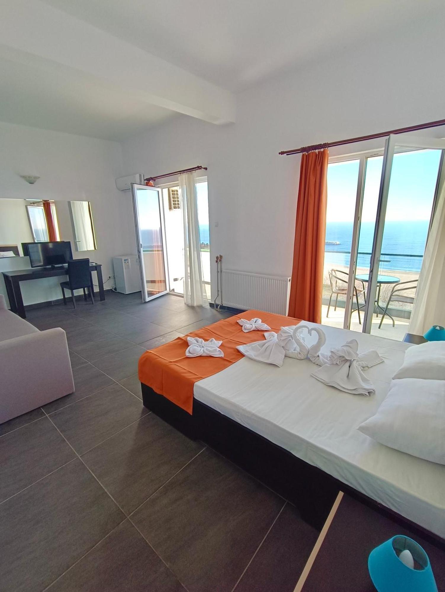 אפורי סוד Hotel Cosmos מראה חיצוני תמונה