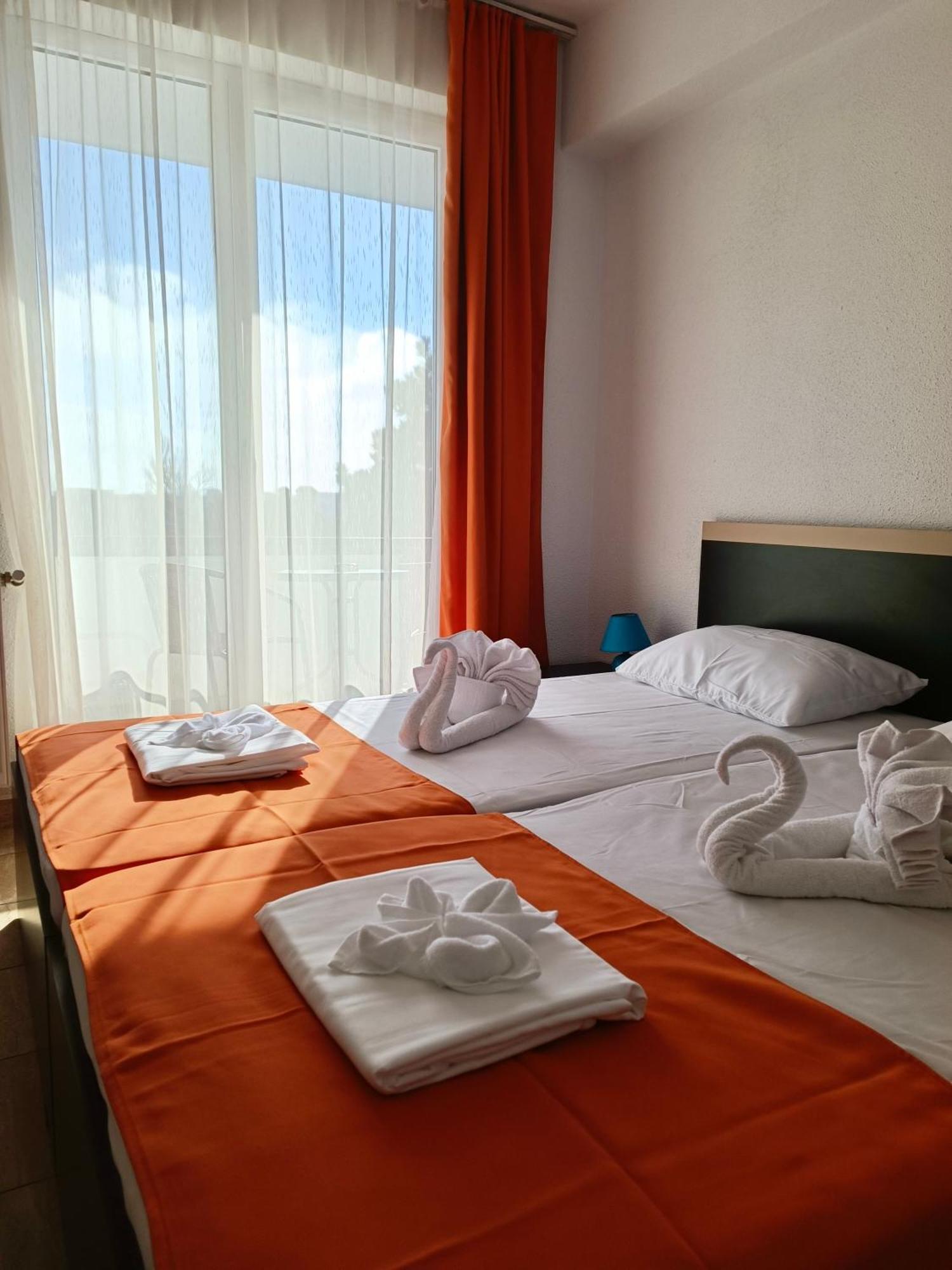 אפורי סוד Hotel Cosmos מראה חיצוני תמונה