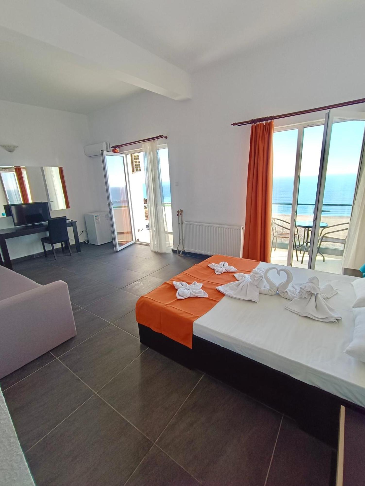 אפורי סוד Hotel Cosmos מראה חיצוני תמונה