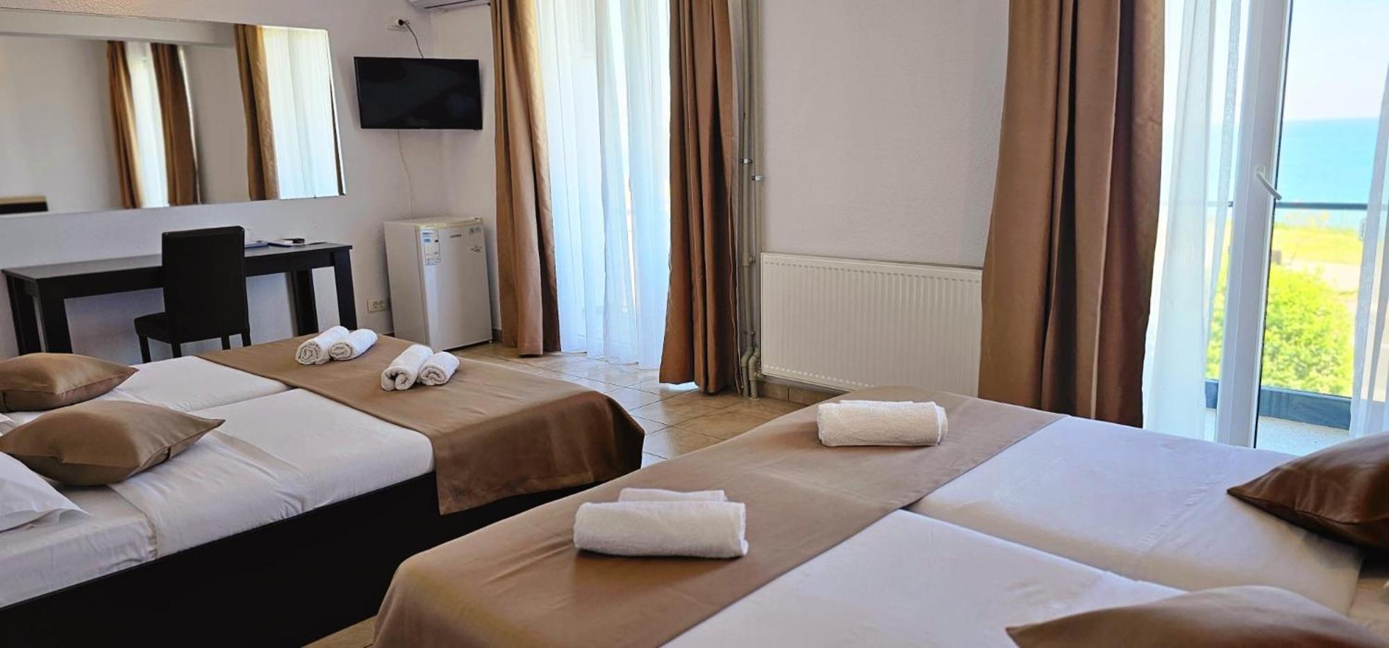 אפורי סוד Hotel Cosmos מראה חיצוני תמונה