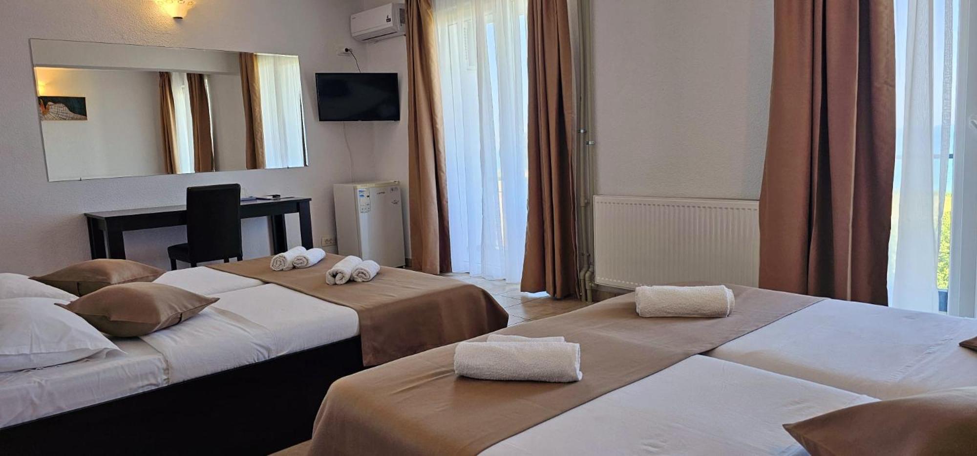 אפורי סוד Hotel Cosmos מראה חיצוני תמונה