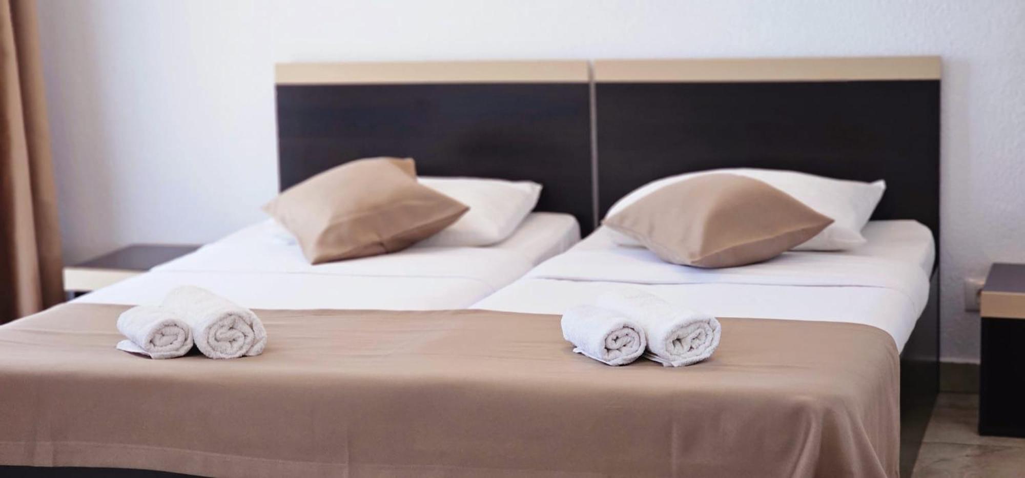 אפורי סוד Hotel Cosmos מראה חיצוני תמונה