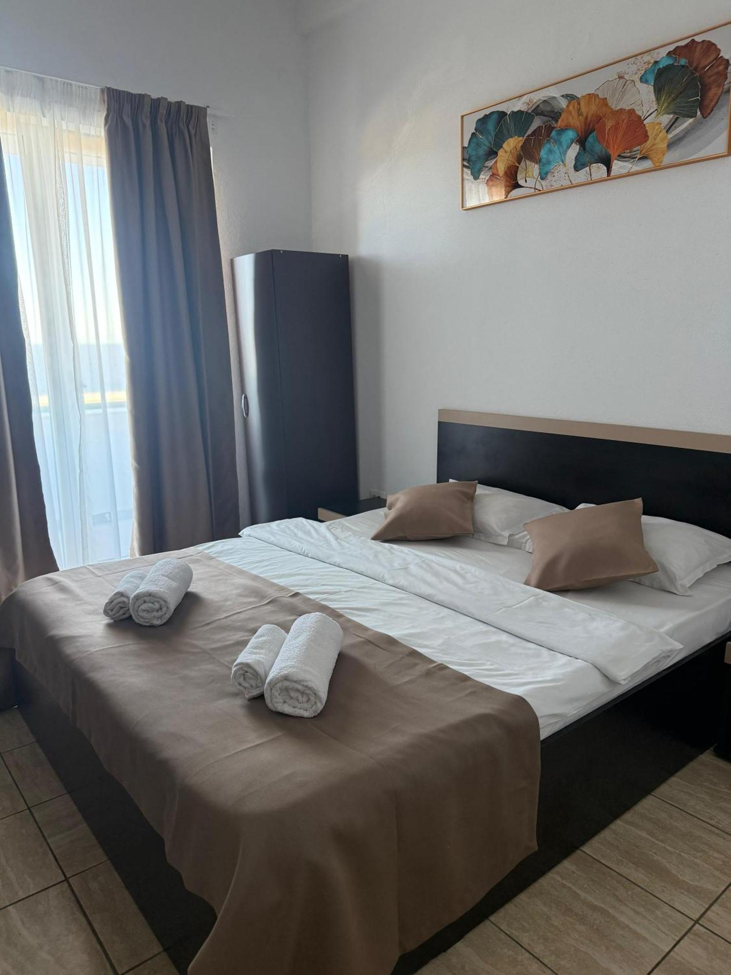 אפורי סוד Hotel Cosmos מראה חיצוני תמונה