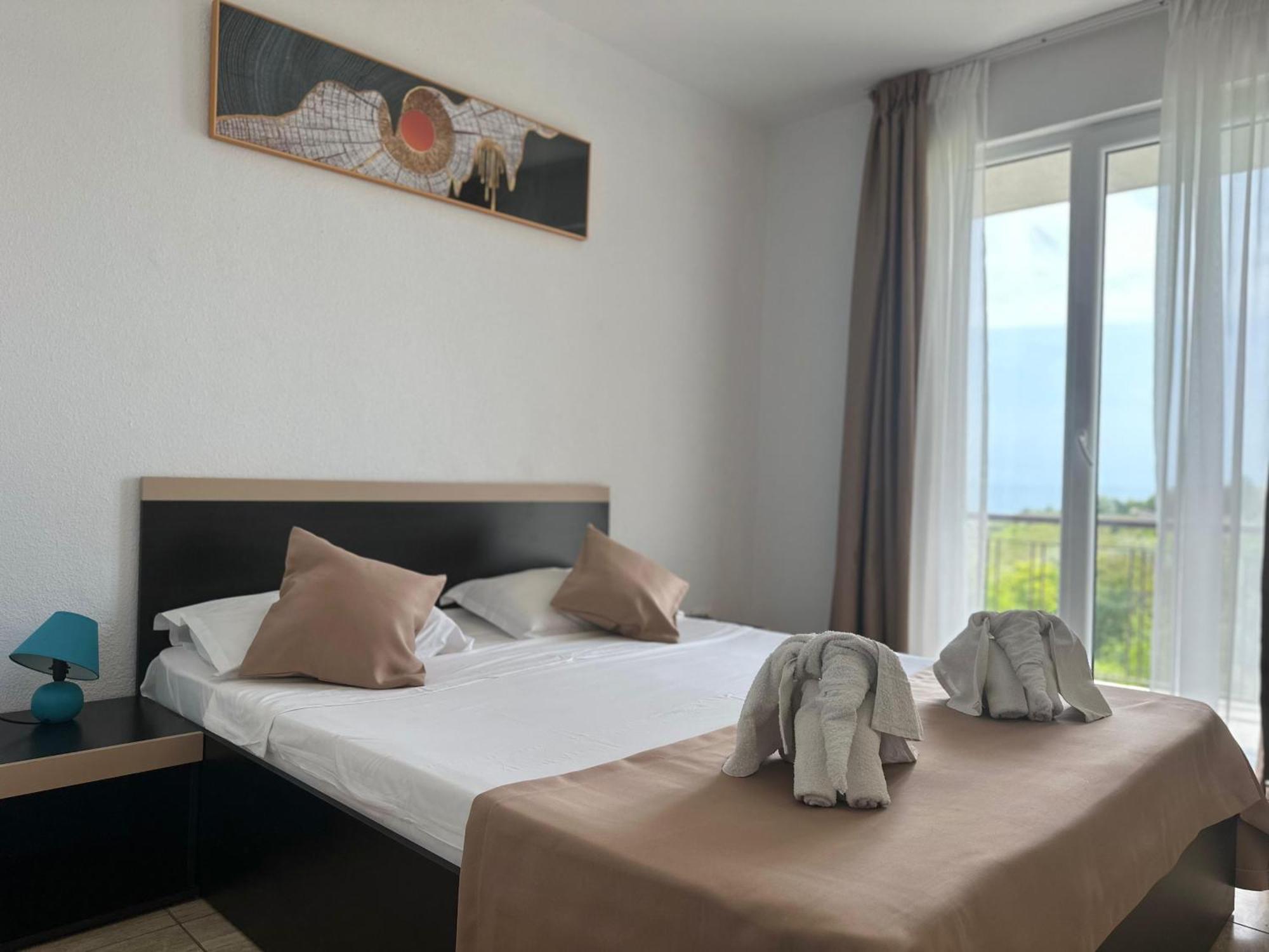 אפורי סוד Hotel Cosmos מראה חיצוני תמונה