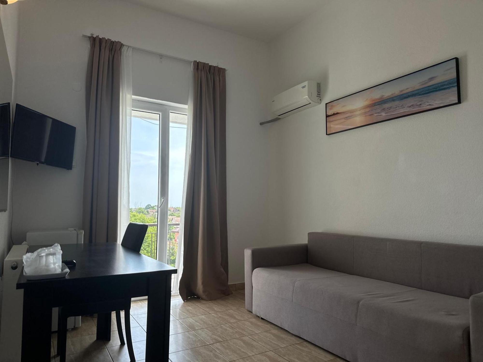 אפורי סוד Hotel Cosmos מראה חיצוני תמונה