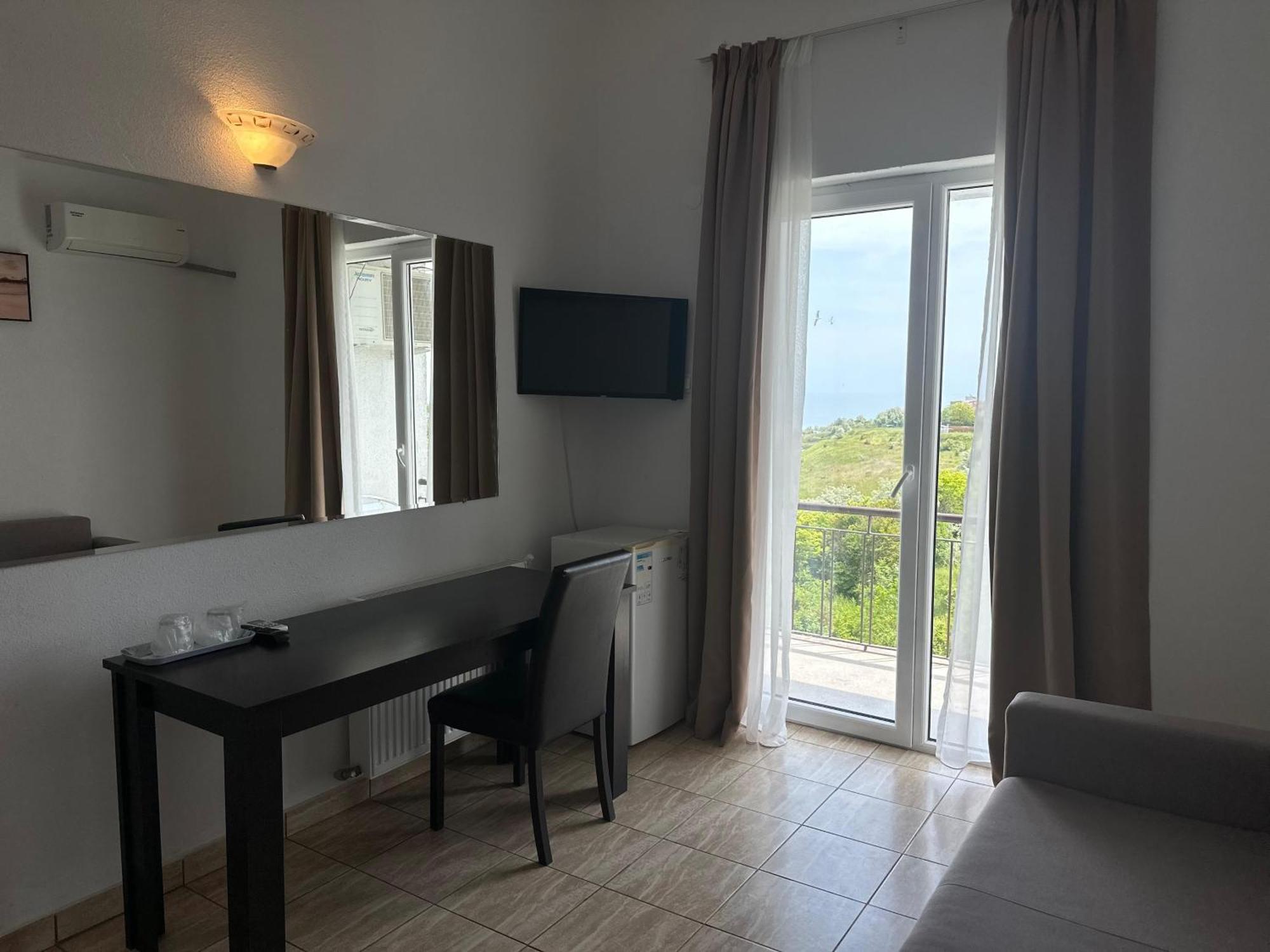 אפורי סוד Hotel Cosmos מראה חיצוני תמונה